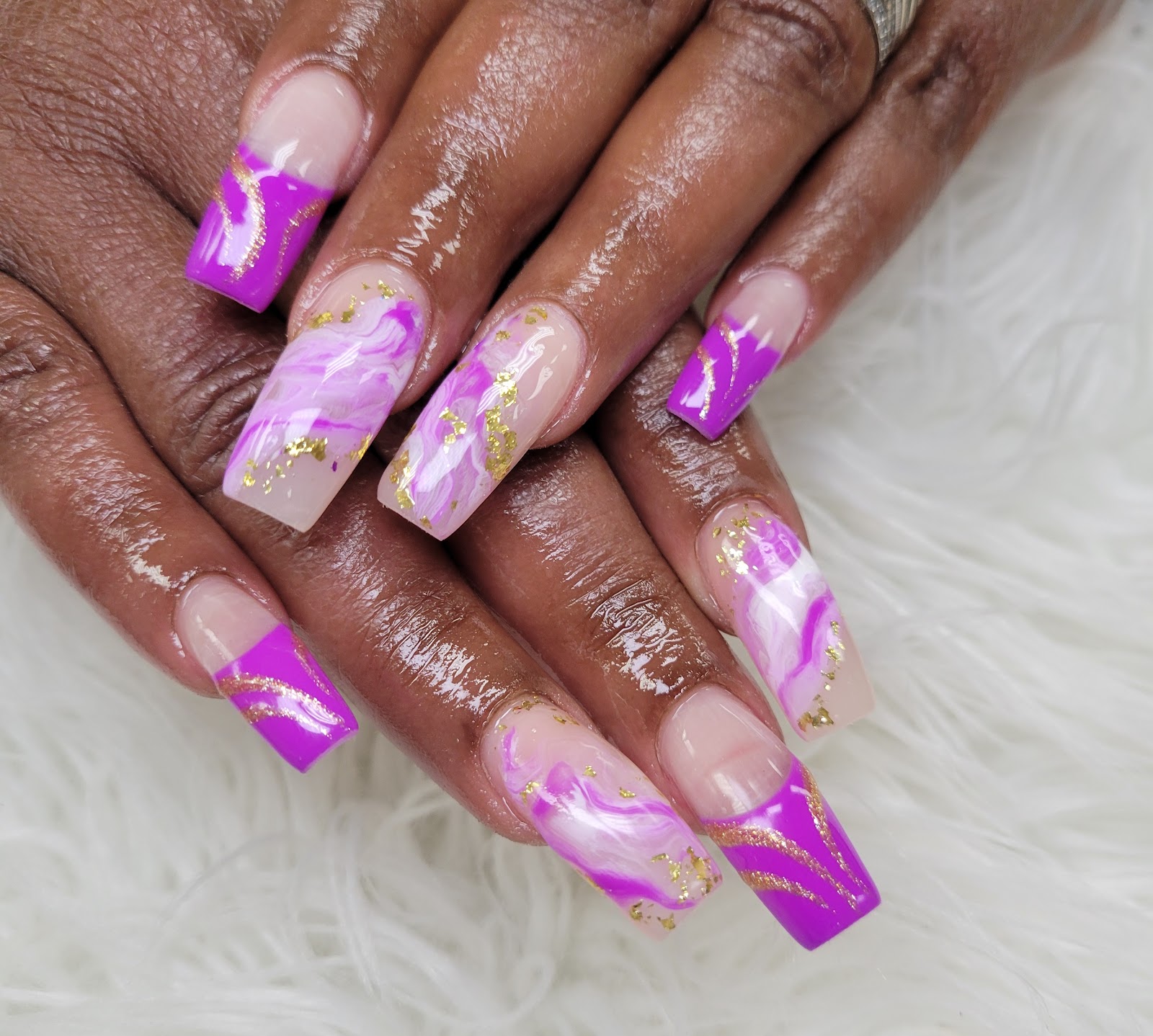 Lovely Nails logo